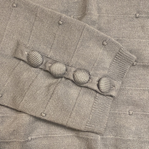 NWOT Vero Moda Silky Textured Blue Sweater crewneck with button cuffs - Picture 2 of 4